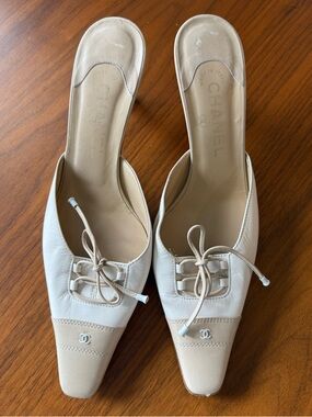 Vintage Chanel - 2003 Women’s Cream Leather Square-Toe Mules Sz 39